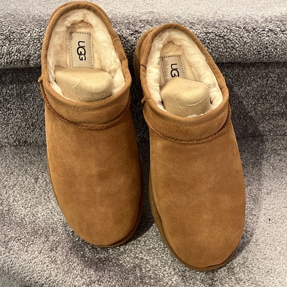 Brand New Never Worn Mens Ugg Slippers - Picture 4 of 7